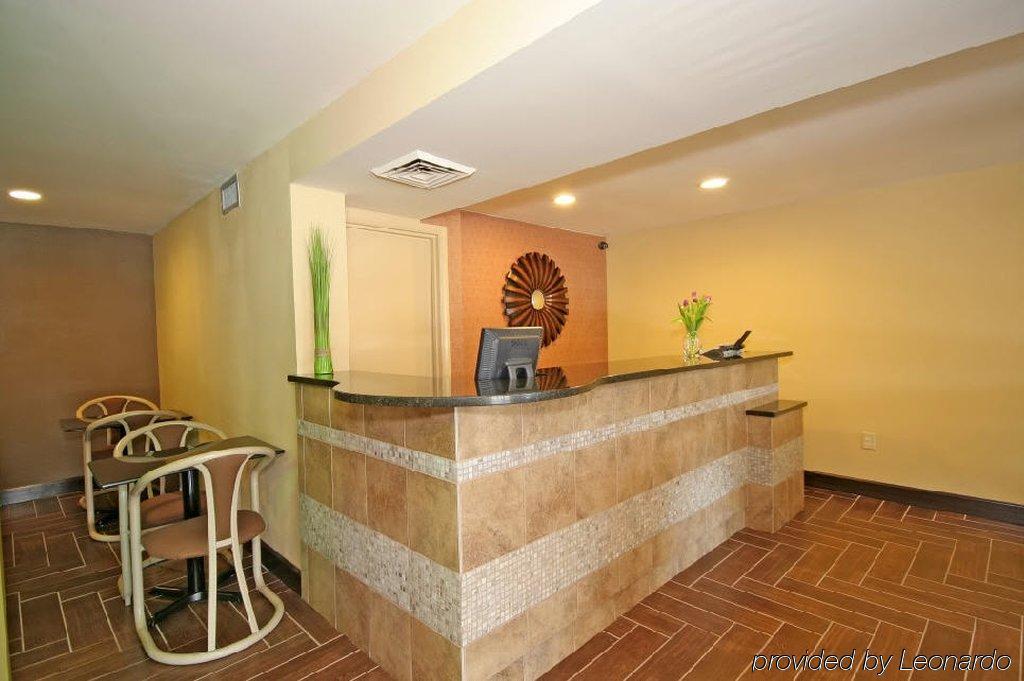 Motel Red Roof North-crabtree Mall-lenovo Center 2*